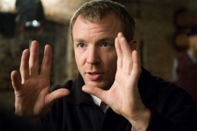 Guy Ritchie directing Sherlock Holmes (2010)