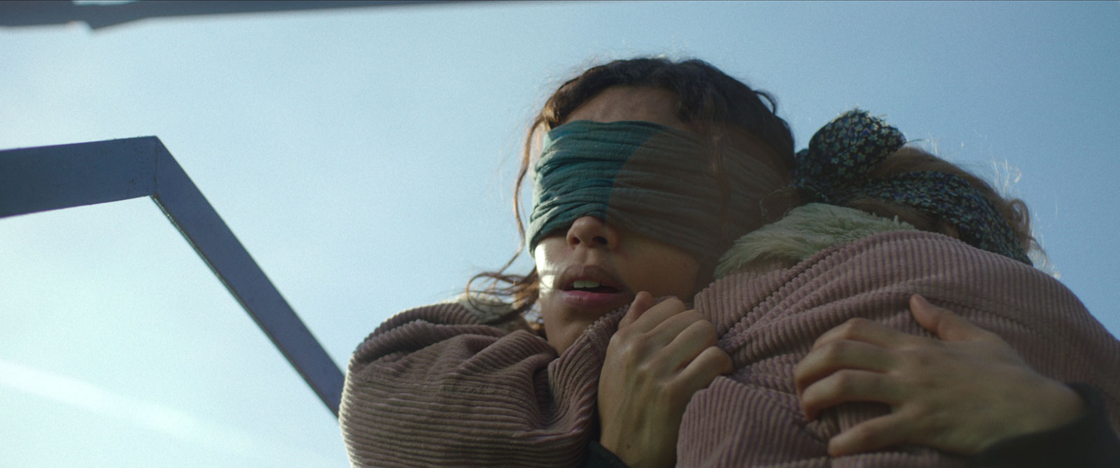 Review Bird Box Set In The World Of Netlix S Hit Movie Barcelona Sags And Is Overshadowed